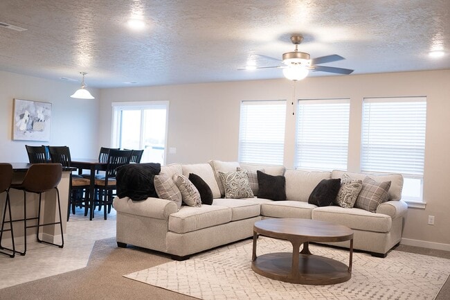 Photo - 4 bed 2 bath with bonus room