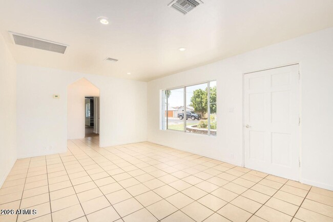 Photo - 2441 E Edgemont Ave