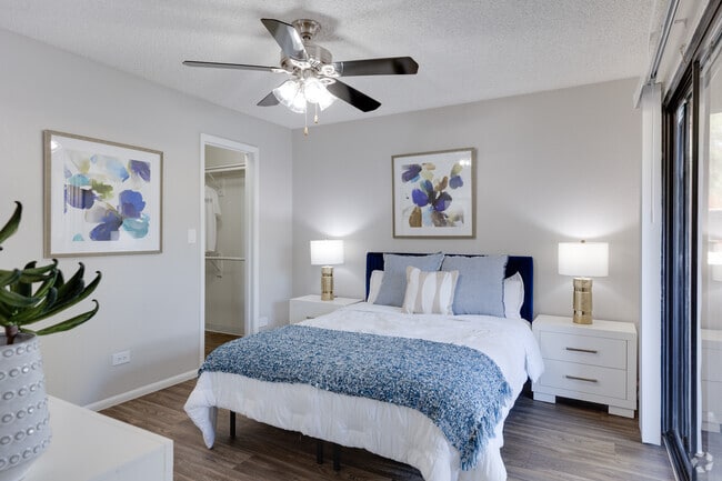 2BR, 2BA - 974SF - Primary Bedroom