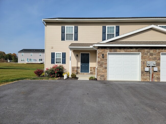 Photo - 124 Robert Cir Townhome