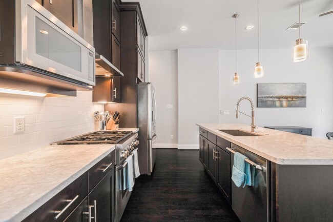 Building Photo - 925 Herkimer St