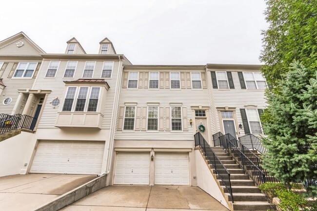 Gorgeous 3 Bedroom, 2.5 Bath Townhome In L... - Gorgeous 3 Bedroom, 2.5 Bath Townhome In L...