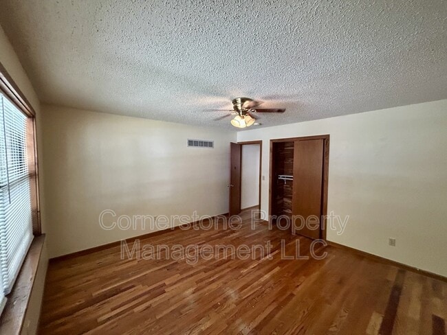 Photo - 723 Locust St