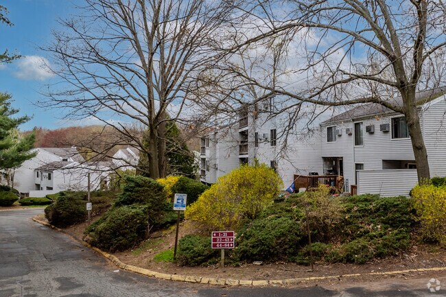 Woodmere Place - Woodmere Place Apartments