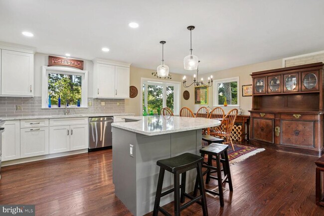 Photo - 6542 Hitt Ave