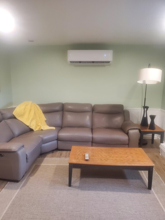living room - 160 Twin Oaks Farm Ln Unit Enry level
