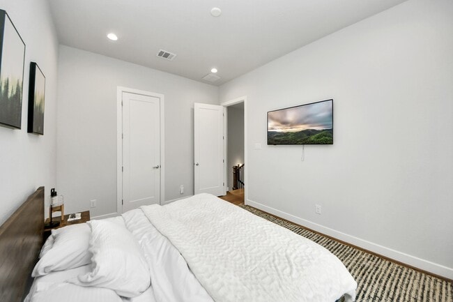 Photo - 1223 W 16th St Unidad B
