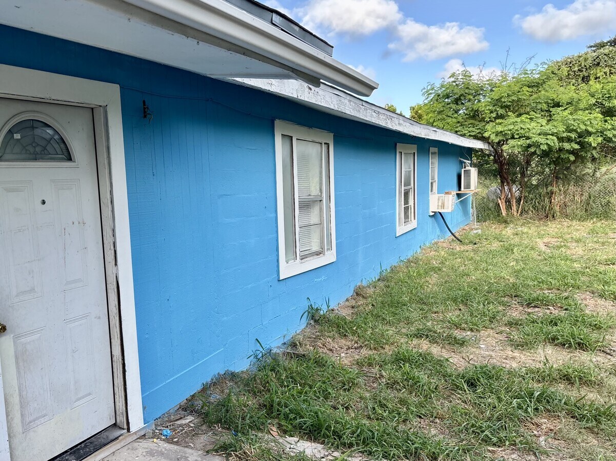 Photo - 707 W Lakeside Dr
