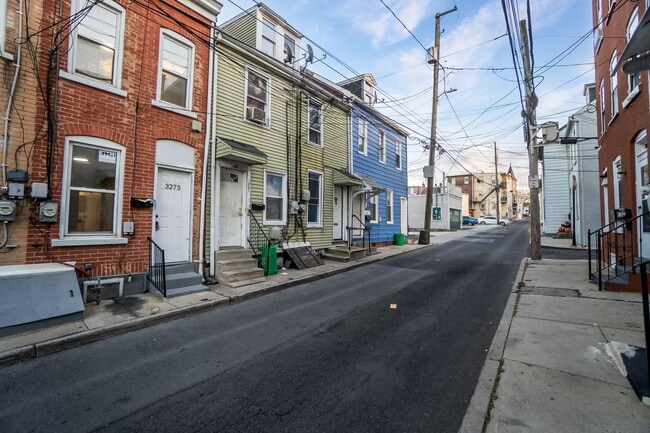 Building Photo - Move-In Ready 3BR Home in Central Allentown