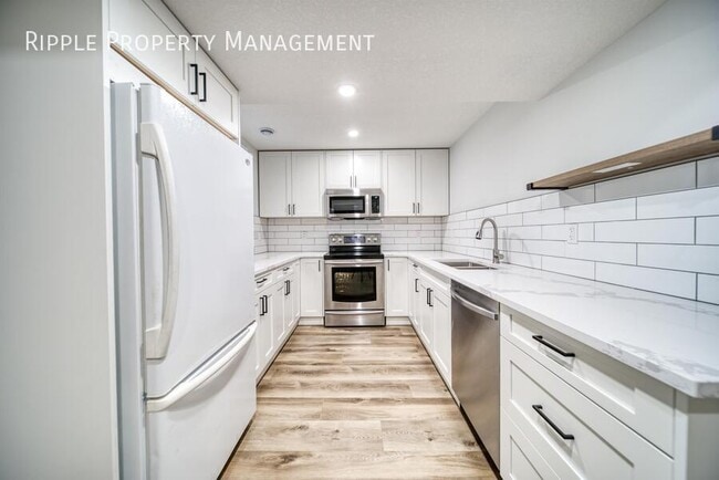 Building Photo - 2 bedroom+ den 1 bathroom basement in the community of Dalhousie