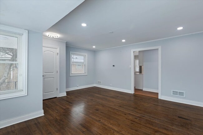 Photo - 9107 S Dante Ave