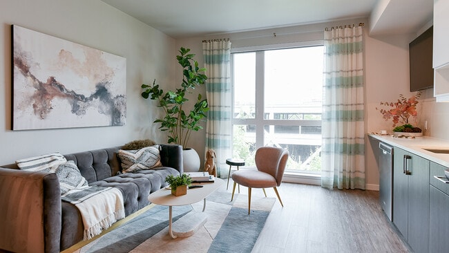 Impresionantes áreas de estar con techos altos - Modera San Pedro Square