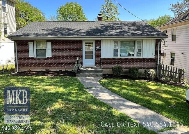 Building Photo - 1813 Oxford Ave SW Unit B