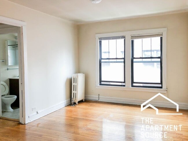 Building Photo - 518 W Cornelia Ave
