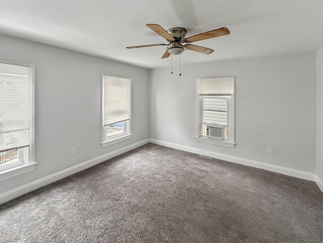 Building Photo - 336 S Locust St