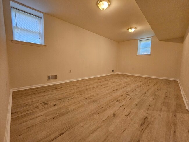 Photo - 3917 Hawthorne Rd