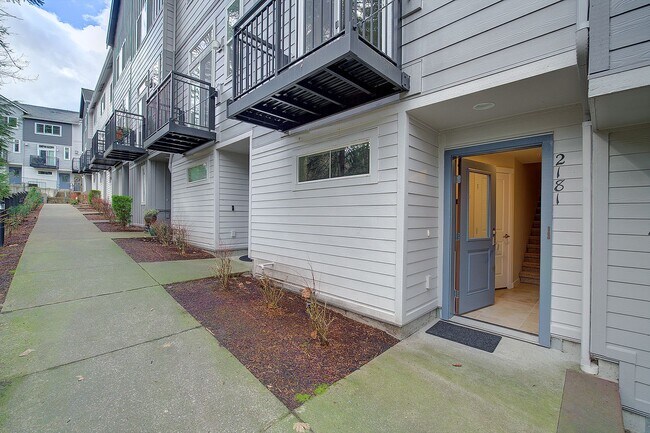 Photo - 2Bd/1.75Ba Issaquah Townhouse