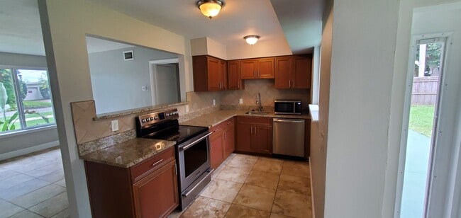Building Photo - 712 Saint Lucie Ln Rental