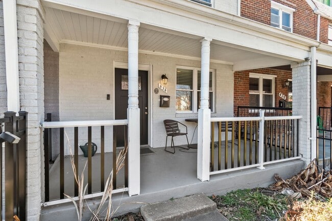 Photo - Recently Updated, 2 bed 2 1/2 Bath with Fe...