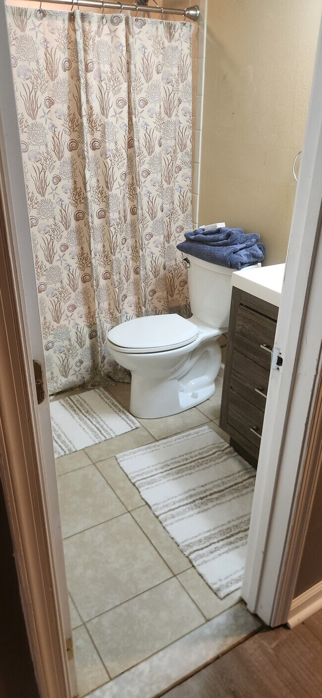 Photo - 1005 30th St SE Unit Private Basement Studio