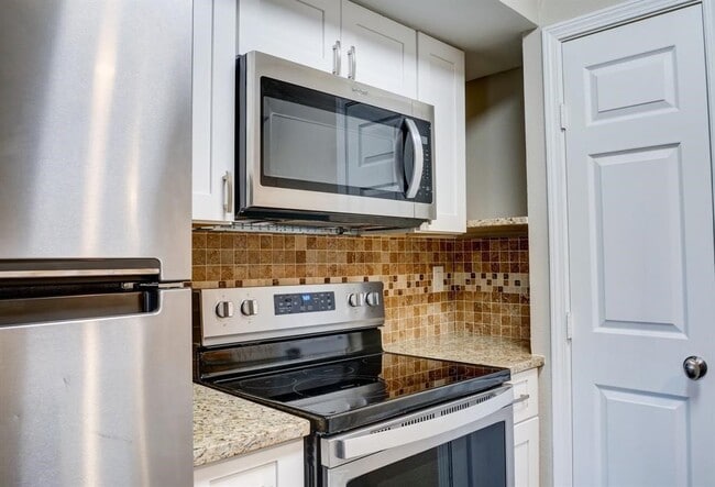 Building Photo - 9020 Grannis St Unit 4 Rental