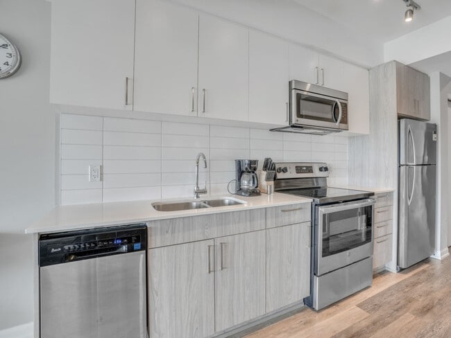 Photo - 1140 Wellington St. W Unit SI ID1223279P