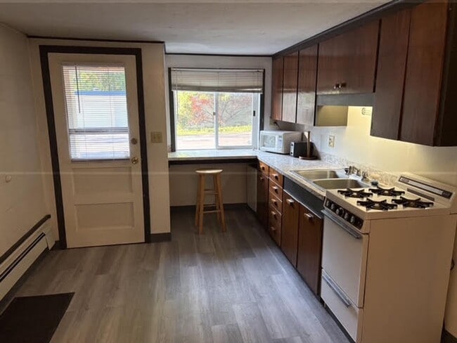 Building Photo - West Shore Apartments - 398 Unit 398-A