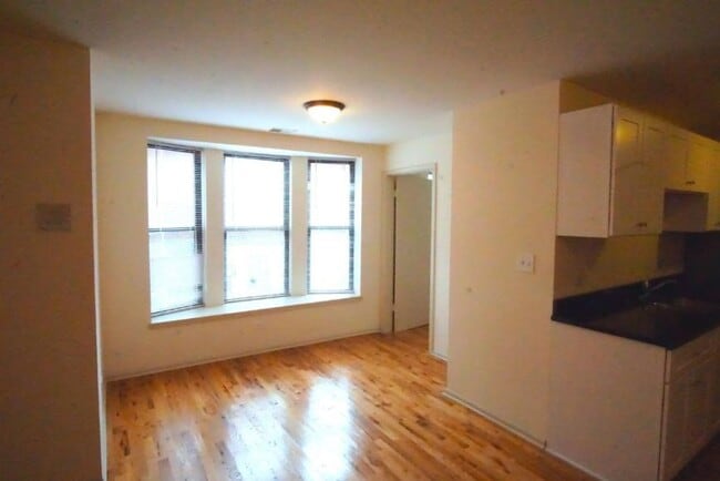 Building Photo - 2 bedroom in Chicago IL 60640 Unit 11-3 Rental