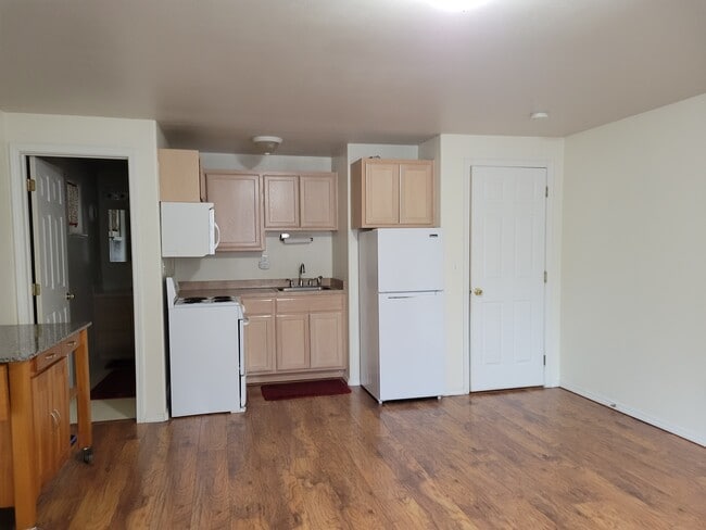 Photo - 326 NE Kingwood Pl Unit Studio