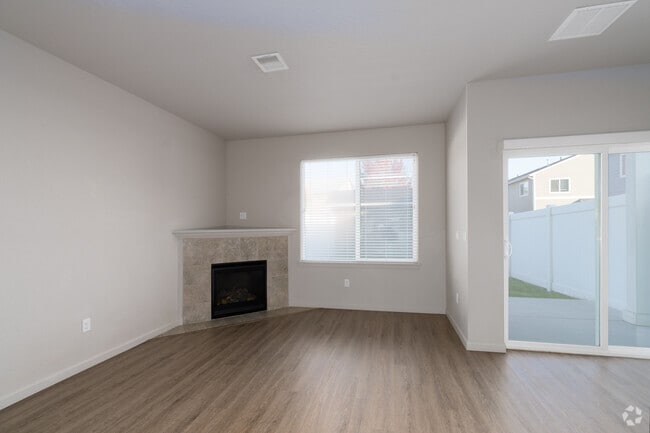 2BR, 3BA - 1267SF - Living Room