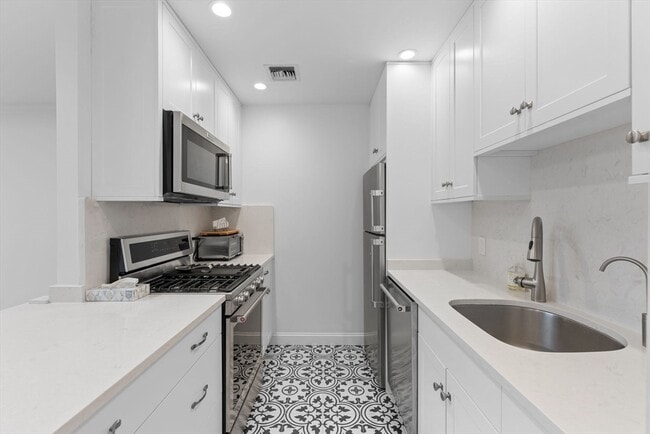 Building Photo - 97 Anderer Ln Unit 305-T Rental