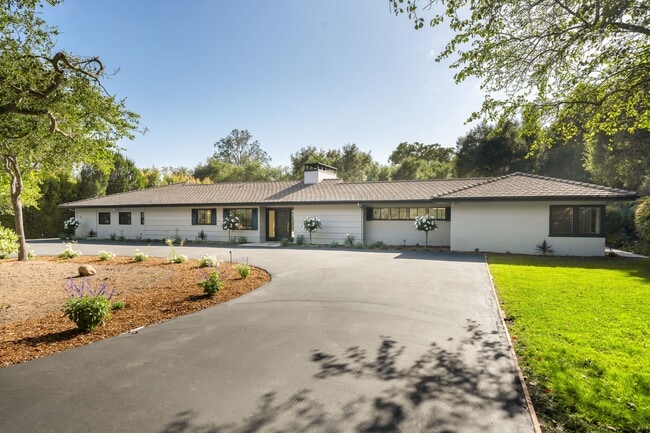 Building Photo - 579 Hot Springs Rd
