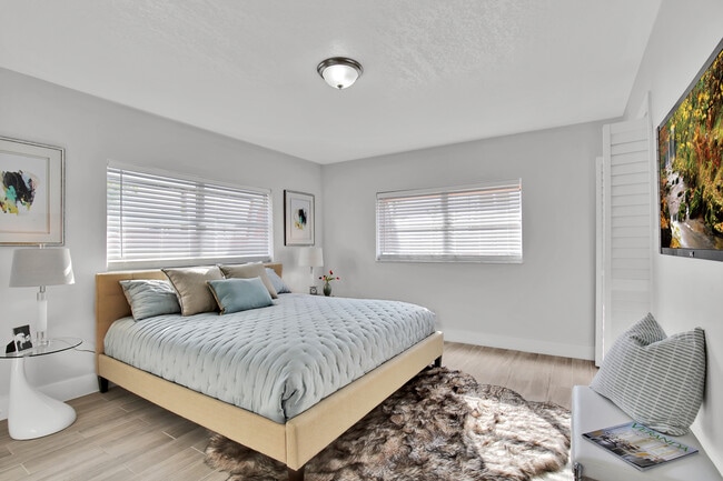 2 BR, 1.5 BA - 1,302SF