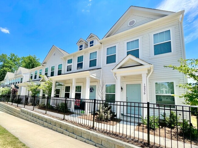 Building Photo - Cover front porch, two bedroom 2 1/2 bath ...