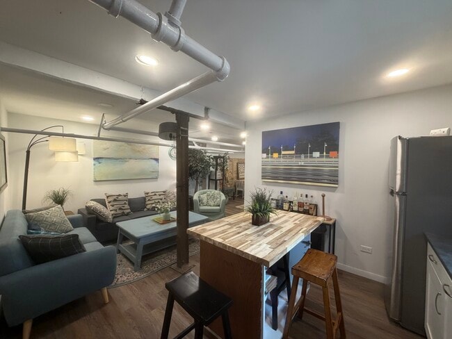 5614 N Wayne Ave Unidad GroundLevel