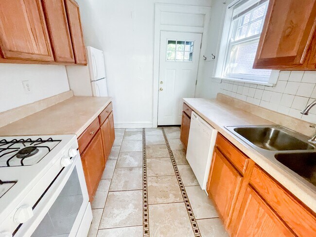 Photo - 1627-45 Ridge Ave.