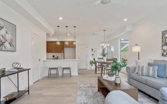 Photo - 502 Commonwealth St