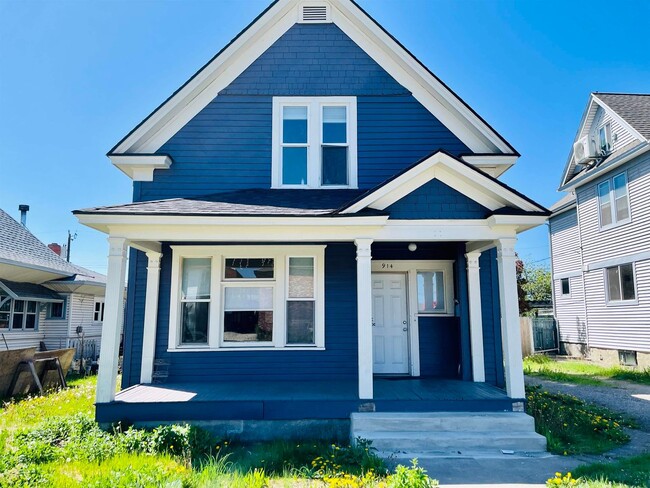 Building Photo - **Coming Soon** 5 Bedroom House Near Gonzaga