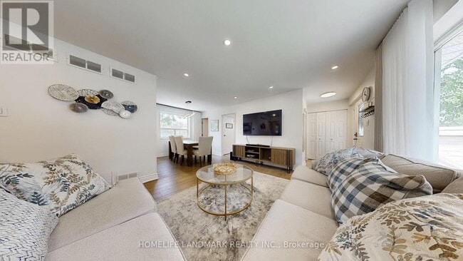 Photo - 30 Paperbirch Dr