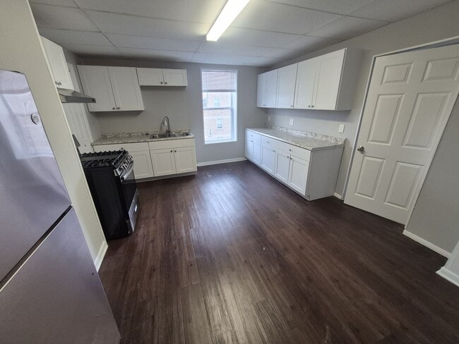 Building Photo - 132 Evergreen Ave Unit 2