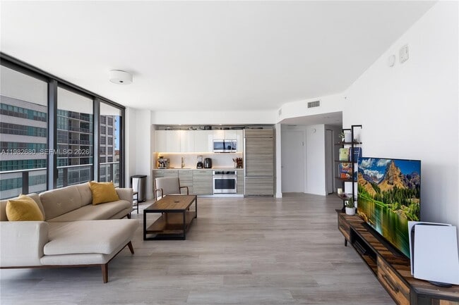 Photo - 121 NE 34th St Unidad 1204