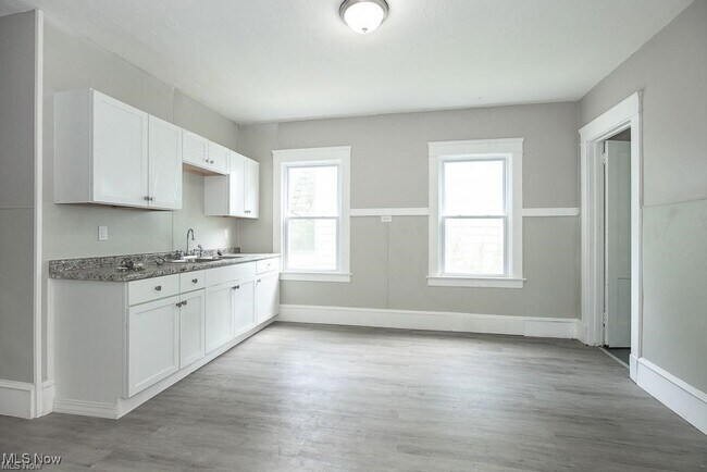 Photo - 15517 Kipling Ave