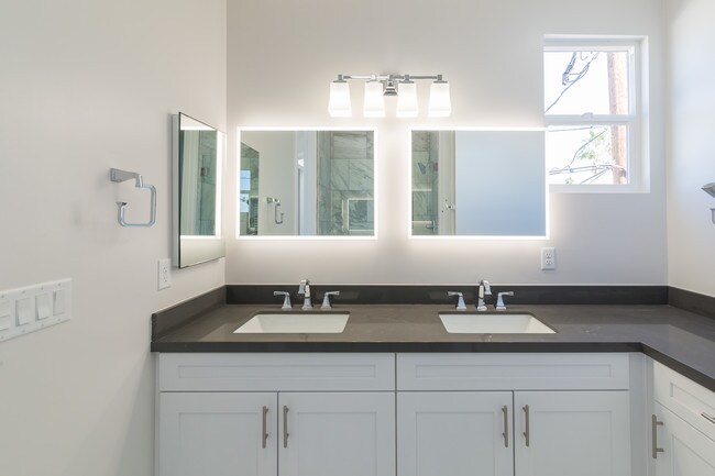 Photo - 1214 W 5th St