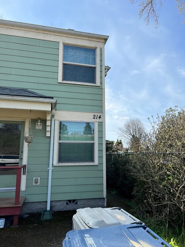 Photo - 3 Bed, 1.5 Bath near Rose Garden and Willamette River bike path in Whiteaker