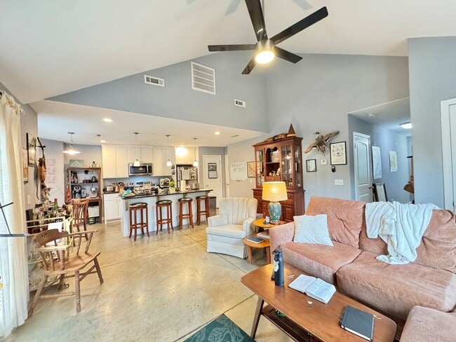 Photo - New 2 bedroom duplex, 2 car garage, quiet neighborhood, all appliances