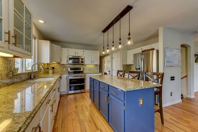 Building Photo - Stunning Upgraded 5BR 4BA Lafayette Home Near Coal Creek Trail & Hwy 287**