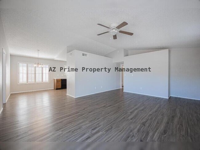 Photo - 619 E Jensen St