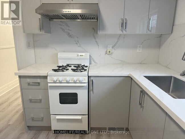 Photo - 1067 Dovercourt Rd