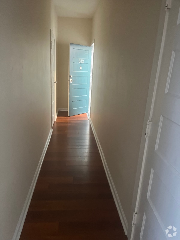Building Photo - 406 N Delaware St Rental