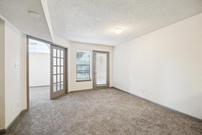 Building Photo - 1710 W T C Jester Blvd Unit 1202 Rental
